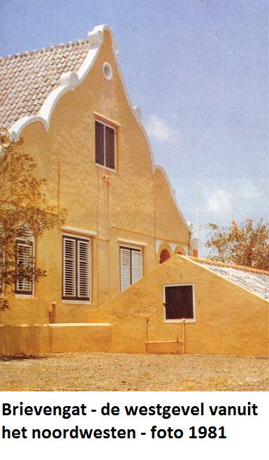 11. Brievengat westgevel met regenbak 1981